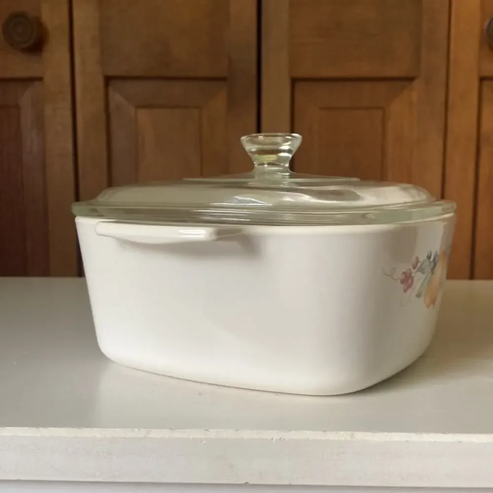 Vintage Corningware “Abundance” Casserole Dish With Lid, A-1.5-B